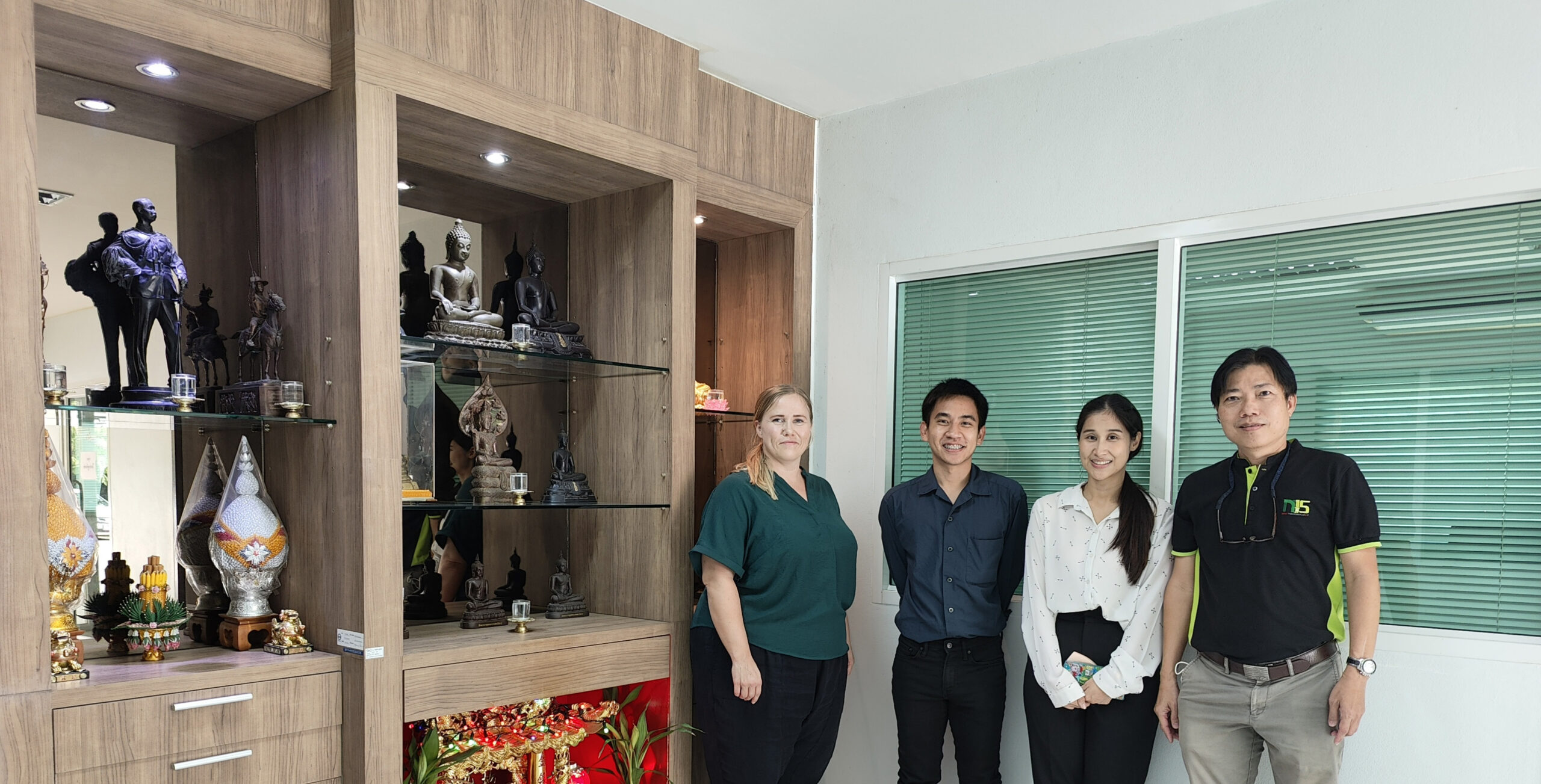 General Manager Somboon Kittianong with M&J Recycling APAC team_2 N15 General Manager Somboon Kittianong with M&J Recycling APAC team