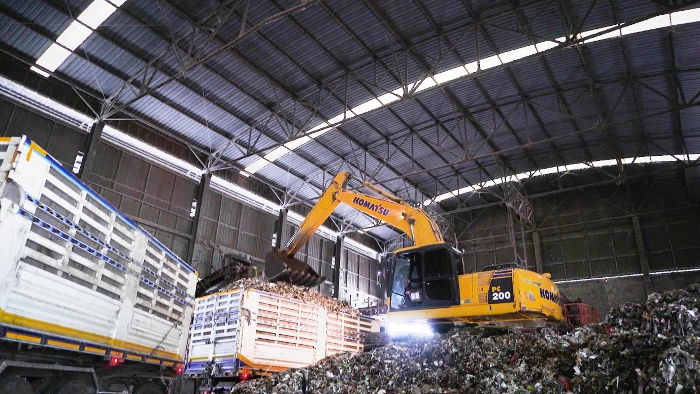 N15 Technology waste truck being emptied